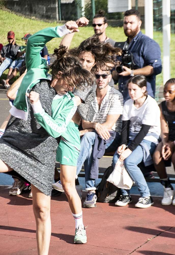 Une femme danse